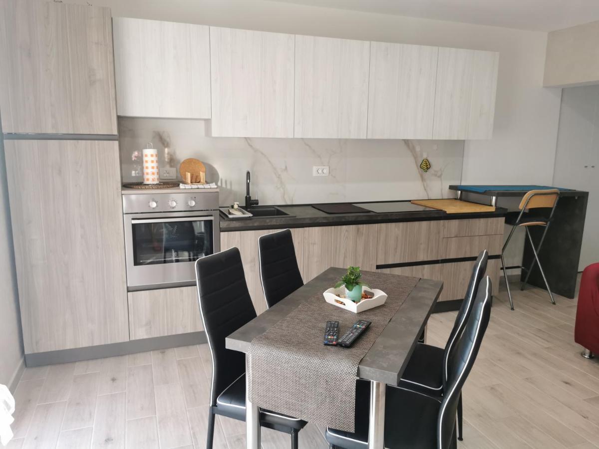 Romantic Apartment For Two On The Sea Zambratija  Eksteriør billede