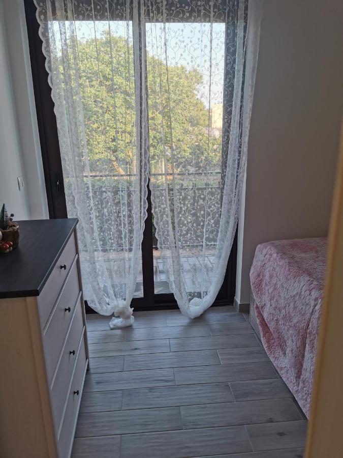 Romantic Apartment For Two On The Sea Zambratija  Eksteriør billede